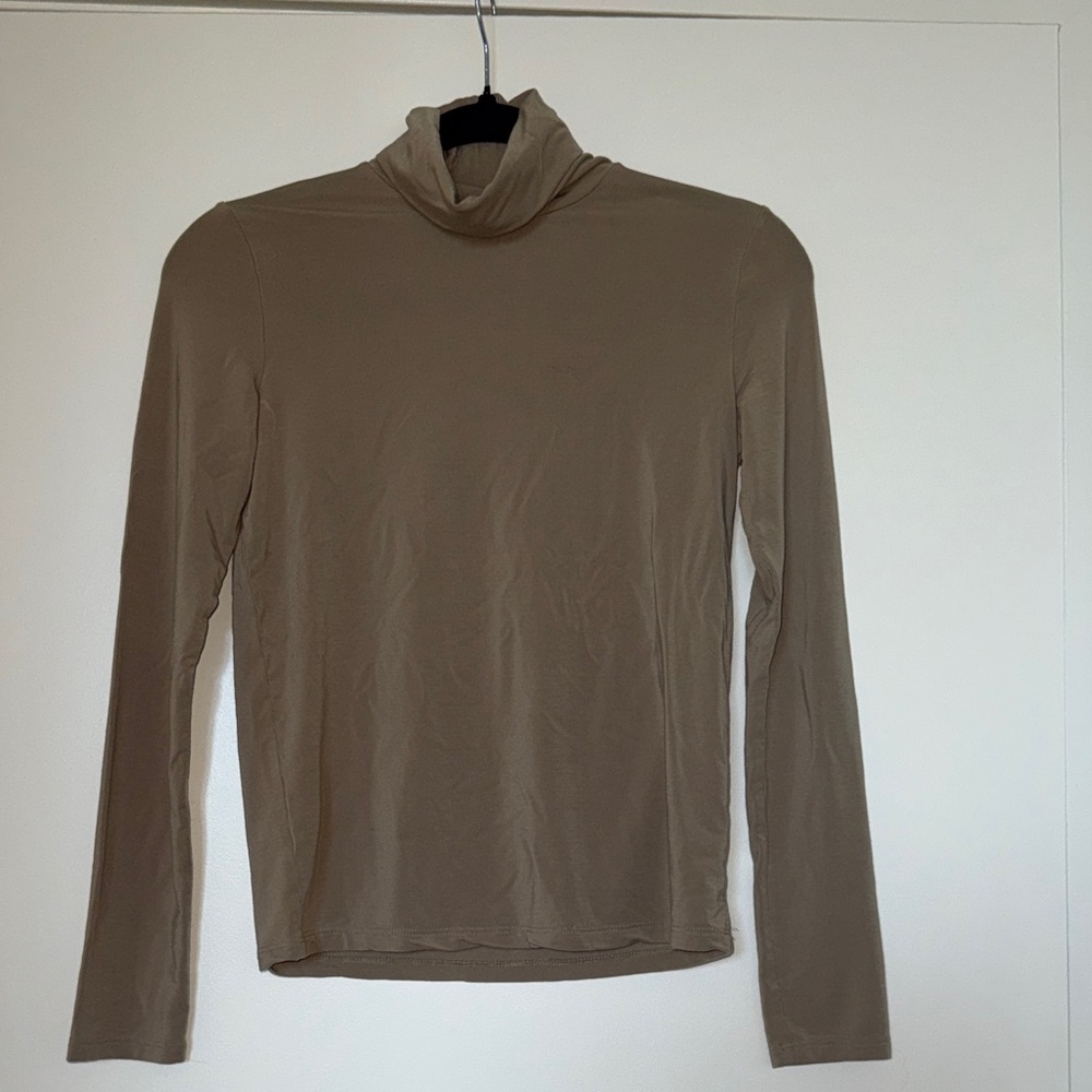 Aritzia Wilfred Free Taupe Fitted Turtleneck Top | XS | Minimalist Basic